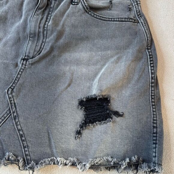 Joe's Jeans Mini Skirt Womens Size 31 Washed Black Destroyed Denim Frayed Hem - Picture 7 of 16